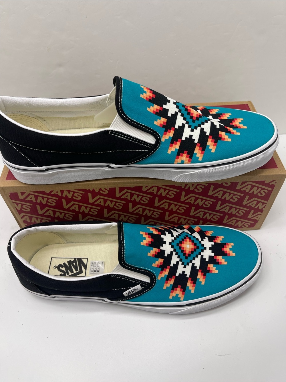Vans Men’s Classic Slip-On Desert Vibes Teal Blue/True White
Sneakers Aztec - Picture 3 of 16